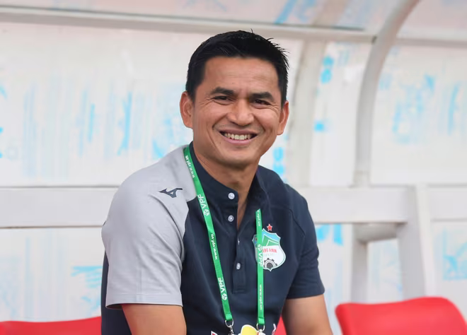 Nụ cười chiến thắng của Kiatisak Nụ cười chiến thắng của Kiatisak