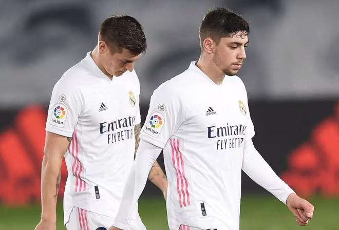 Vắng Valverde (phải) nhưng Real sắp chào đón Kroos trở lại Vắng Valverde (phải) nhưng Real sắp chào đón Kroos trở lại