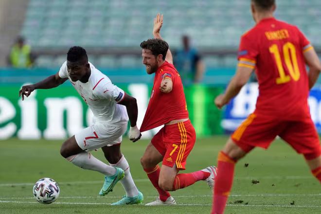 Thụy Sĩ (trắng) chơi áp đảo từ thời điểm nhập cuộc Thụy Sĩ (trắng) chơi áp đảo từ thời điểm nhập cuộc