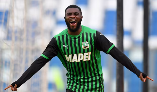 Màu áo chính thức của Sassuolo là xanh lá cây Màu áo chính thức của Sassuolo là xanh lá cây