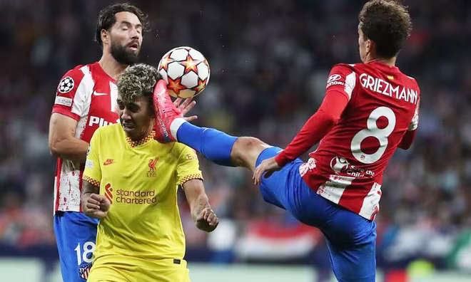 Pha cao chân nguy hiểm của Griezmann