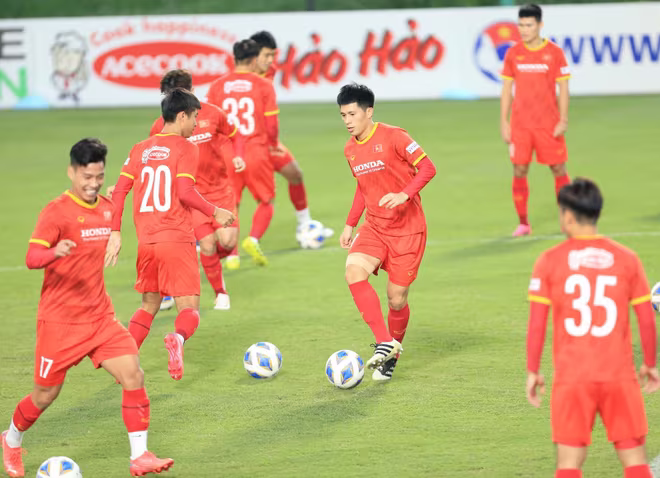 Đình Trọng chia tay ĐT Việt Nam vào phút chót