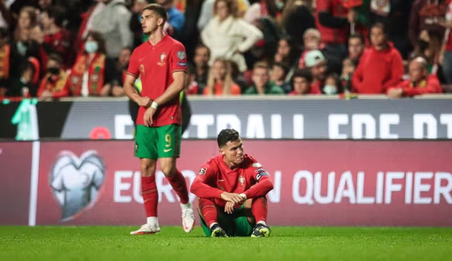 Ronaldo và đồng đội phải cay đắng đi tranh vé vớt Ronaldo và đồng đội phải cay đắng đi tranh vé vớt
