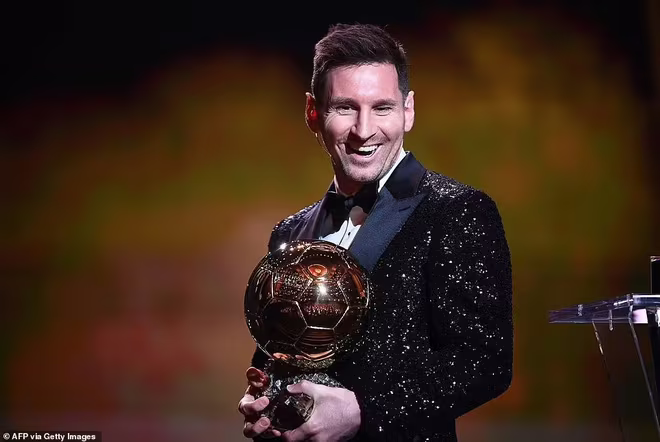 Messi tươi rói nhận Quả bóng Vàng thứ 7 trong sự nghiệp Messi tươi rói nhận Quả bóng Vàng thứ 7 trong sự nghiệp