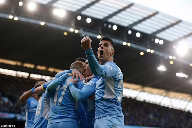 Man City quá mạnh so với MU Man City quá mạnh so với MU