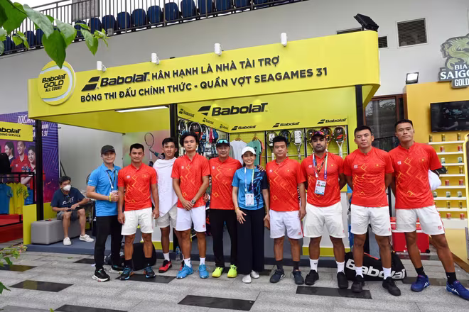 ĐT quần vợt Việt Nam tại gian hàng Babolat
