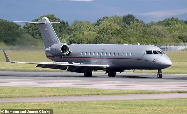 Chuyên cơ chở Haaland hạ cánh xuống Manchester