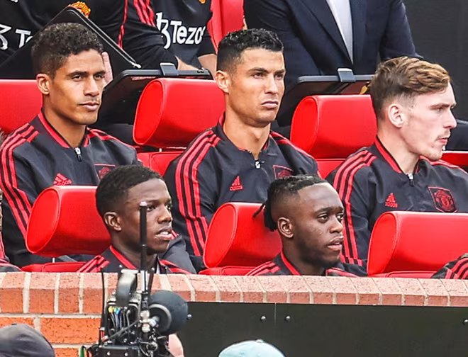 Ronaldo không được đá chính ở trận ra quân của MU Ronaldo không được đá chính ở trận ra quân của MU