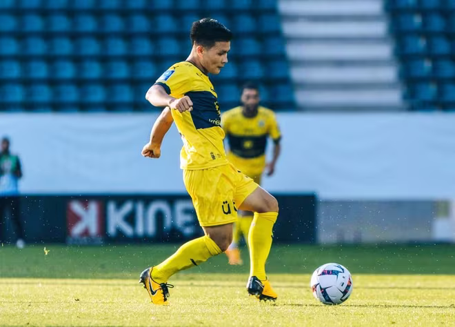 Cuộc cạnh tranh vị trí của Quang Hải ở Pau ngày càng khó khăn hơn Cuộc cạnh tranh vị trí của Quang Hải ở Pau ngày càng khó khăn hơn