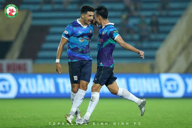 Cả hai bàn của Bình Định đều được ghi do công của các ngoại binh Cả hai bàn của Bình Định đều được ghi do công của các ngoại binh