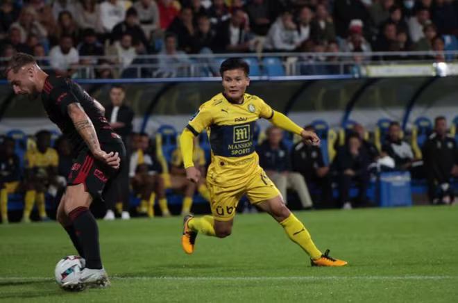 Cuối cùng Quang Hải cũng ghi bàn cho Pau FC Cuối cùng Quang Hải cũng ghi bàn cho Pau FC