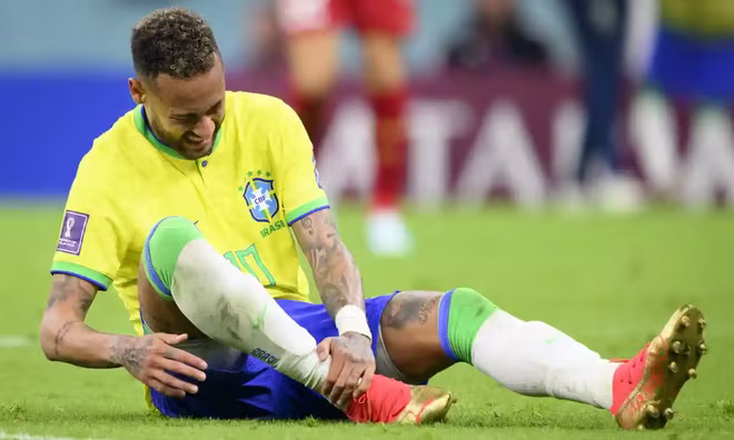 Neymar để lại nhiều nỗi lo với chấn thương mắt cá chân