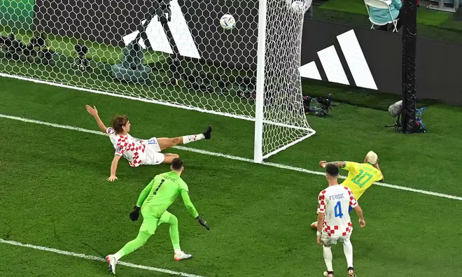 Livakovic bị đánh bại bởi đẳng cấp của Neymar