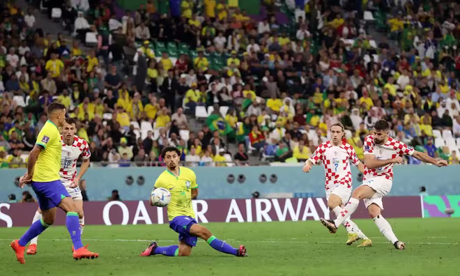 Petkovic bất ngờ gỡ hòa 1-1 cho Croatia
