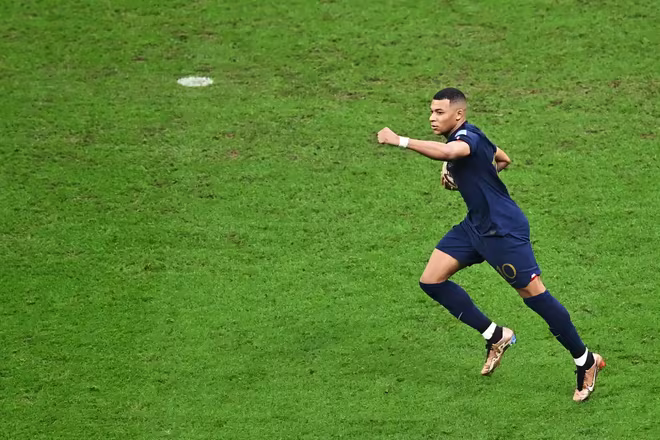 Mbappe ghi bàn trên chấm 11m mở ra hy vọng cho Pháp