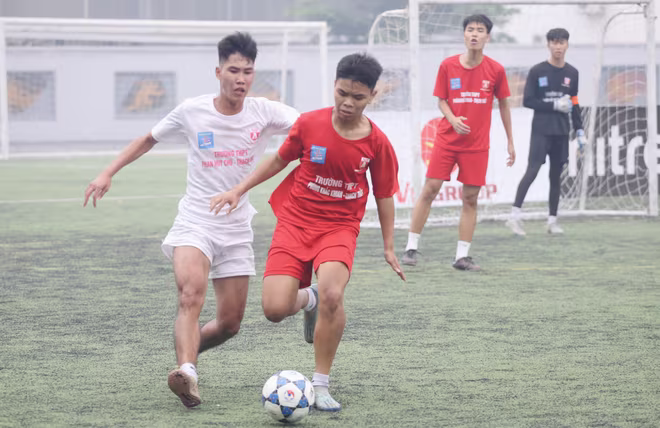 Trận chung kết giữa THPT Phùng Khắc Khoan và THPT Phan Huy Chú (Ảnh: Thuần Thư) Trận chung kết giữa THPT Phùng Khắc Khoan và THPT Phan Huy Chú (Ảnh: Thuần Thư)