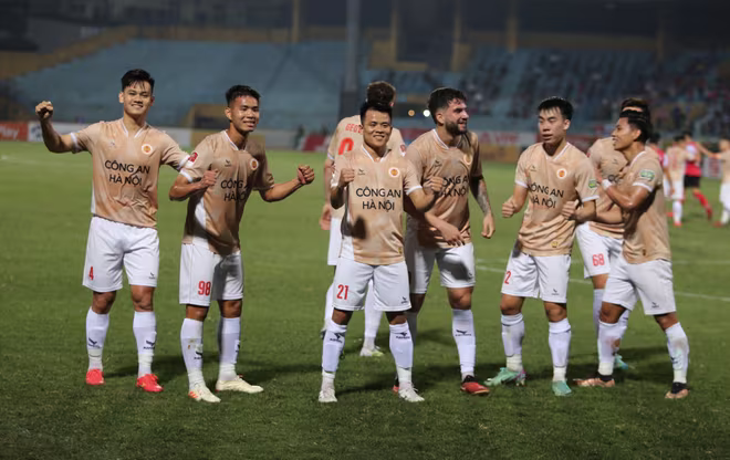 Đương kim vô địch có màn trở lại như mơ Đương kim vô địch có màn trở lại như mơ