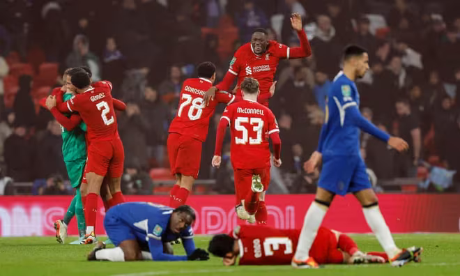 Liverpool ăn mừng trong sự thất vọng của Chelsea Liverpool ăn mừng trong sự thất vọng của Chelsea
