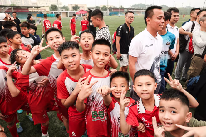 Cúp Viettel 2024 quy tụ 35 trung tâm bóng đá cộng đồng với gần 900 VĐV nhí Cúp Viettel 2024 quy tụ 35 trung tâm bóng đá cộng đồng với gần 900 VĐV nhí