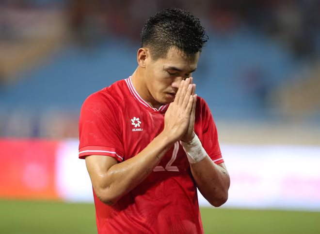 Tiền đạo Tiến Linh hướng về nạn nhân bão số 3 và mưa lũ ở miền Bắc Tiền đạo Tiến Linh hướng về nạn nhân bão số 3 và mưa lũ ở miền Bắc