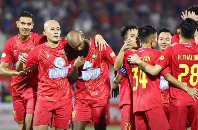 Thanh Hóa lên ngôi đầu V-League