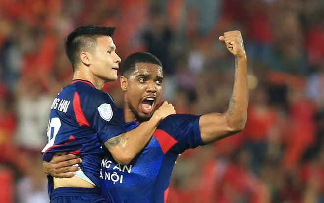 Quang Hải (trái) cùng CLB Công an Hà Nội vào bán kết cúp C1 Đông Nam Á Quang Hải (trái) cùng CLB Công an Hà Nội vào bán kết cúp C1 Đông Nam Á