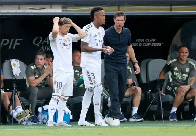 Real Madrid vỡ vụn trước PSG