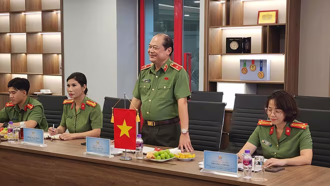 Thiếu tướng Lê Xuân Đức - Chánh Văn phòng Hiệp hội Thể thao CAND Việt Nam phát biểu tại buổi họp