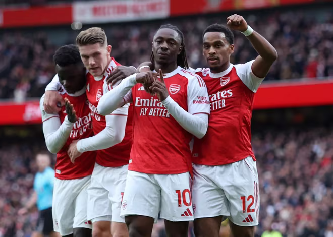 Arsenal đang cân bằng được công và thủ Arsenal đang cân bằng được công và thủ