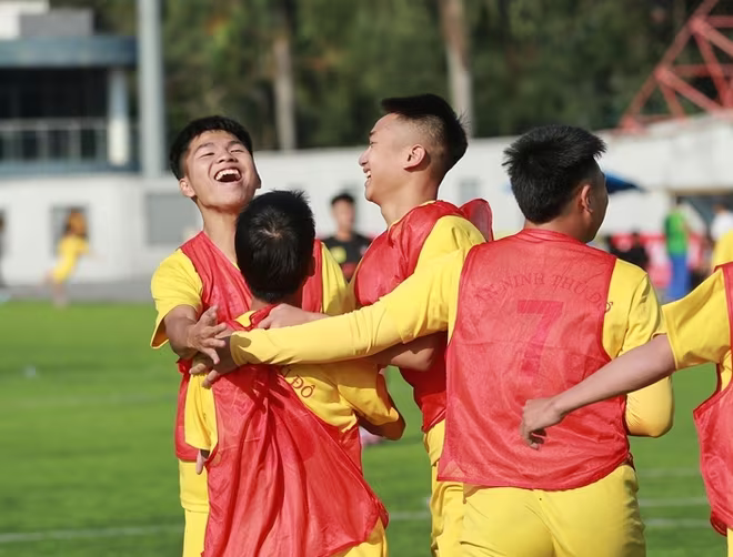 THPT Ngô Gia Tự - Hà Đông càng chơi càng hay THPT Ngô Gia Tự - Hà Đông càng chơi càng hay