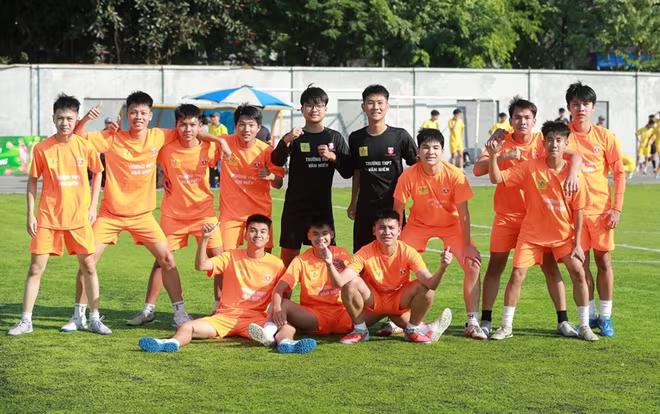 Trường Văn Hiến là một thử thách với THPT Hoàng Văn Thụ Trường Văn Hiến là một thử thách với THPT Hoàng Văn Thụ