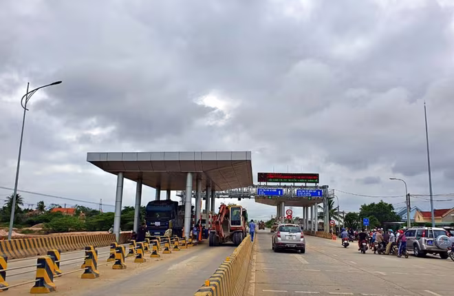 Trạm BOT Ninh Xuân liên tục bị các đối tượng gây rối, gây cản trở việc thu phí Trạm BOT Ninh Xuân liên tục bị các đối tượng gây rối, gây cản trở việc thu phí