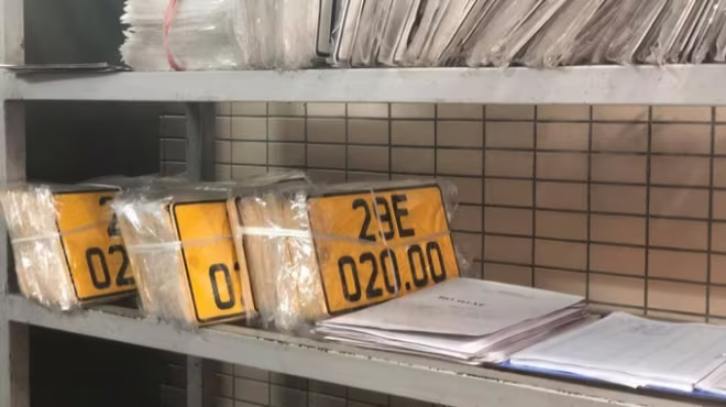 Hà Nội yêu cầu các xe ô tô kinh doanh vận tải hoàn thành đổi màu biển số trước ngày 31/12/2021