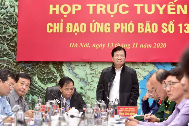 Phó Thủ tướng Trịnh Định Dũng yêu cầu, các tỉnh từ Thanh Hóa đến Bình Định không chủ quan với bão số 13 Phó Thủ tướng Trịnh Định Dũng yêu cầu, các tỉnh từ Thanh Hóa đến Bình Định không chủ quan với bão số 13