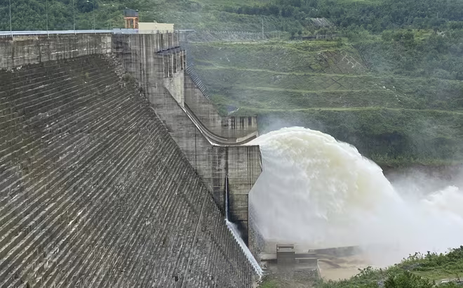 Cố ý tích nước trái phép khi bão số 13 chuẩn bị đổ bộ, thủy điện Thượng Nhật bị đề nghị xử lý nghiêm Cố ý tích nước trái phép khi bão số 13 chuẩn bị đổ bộ, thủy điện Thượng Nhật bị đề nghị xử lý nghiêm