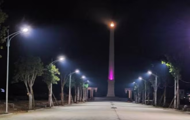 Tháp biểu tượng về đêm