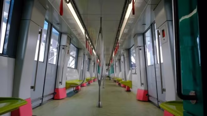 Người dân tham quan đánh giá, đoàn tàu metro Nhổn- Ga Hà Nội rất đẹp Người dân tham quan đánh giá, đoàn tàu metro Nhổn- Ga Hà Nội rất đẹp