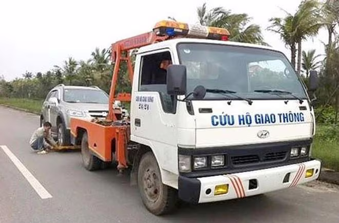 Các doanh nghiệp cẩu kéo xe vi phạm cố tình phớt lờ việc kê khai giá cước Các doanh nghiệp cẩu kéo xe vi phạm cố tình phớt lờ việc kê khai giá cước