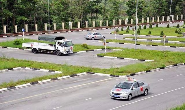 Từ 31/12, thi sát hạch bằng lái xe sẽ có thêm phần mô phỏng các tình huống giao thông Từ 31/12, thi sát hạch bằng lái xe sẽ có thêm phần mô phỏng các tình huống giao thông