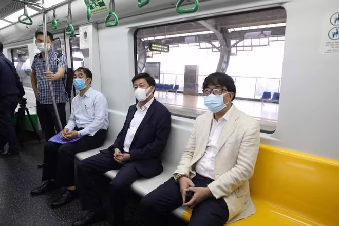 Phó Chủ tịch UBND TP Hà Nội Dương Đức Tuấn và lãnh đạo các Sở, ngành liên quan kiểm tra đường sắt đô thị Cát Linh- Hà Đông Phó Chủ tịch UBND TP Hà Nội Dương Đức Tuấn và lãnh đạo các Sở, ngành liên quan kiểm tra đường sắt đô thị Cát Linh- Hà Đông