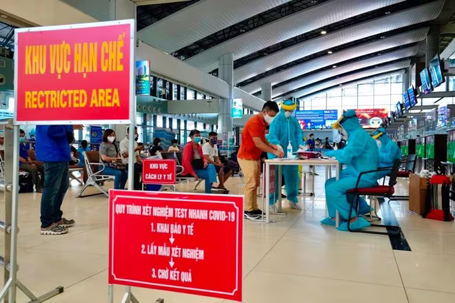 Hành khách chưa kịp làm xét nghiệm có thể làm ngay tại sân bay Nội Bài Hành khách chưa kịp làm xét nghiệm có thể làm ngay tại sân bay Nội Bài