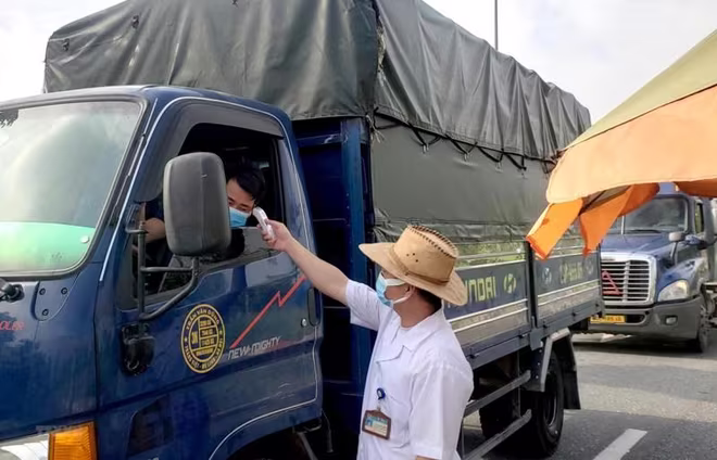 Bộ GTVT đã chỉ đạo lập “luồng xanh” cho vận tải hàng hóa ra vào TP.HCM và các địa phương phía Nam Bộ GTVT đã chỉ đạo lập “luồng xanh” cho vận tải hàng hóa ra vào TP.HCM và các địa phương phía Nam