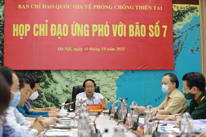 Phó Thủ tướng Lê Văn Thành yêu cầu các địa phương có giải pháp hỗ trợ người dân từ phía Nam về quê Phó Thủ tướng Lê Văn Thành yêu cầu các địa phương có giải pháp hỗ trợ người dân từ phía Nam về quê