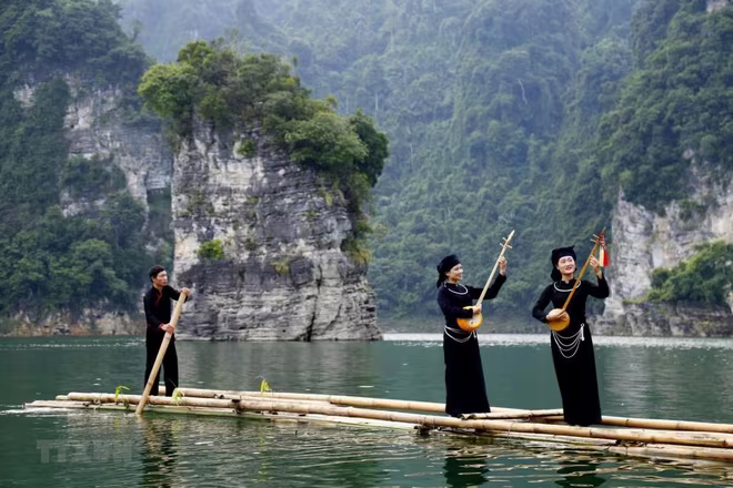 Hồ Na Hang, một trong những điểm du lịch sinh thái tại Na Hang, Tuyên Quang Hồ Na Hang, một trong những điểm du lịch sinh thái tại Na Hang, Tuyên Quang