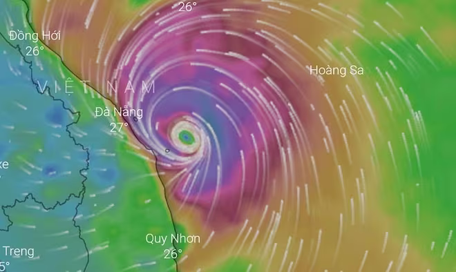 Siêu bão Noru chỉ còn cách đất liền khoảng 250km Siêu bão Noru chỉ còn cách đất liền khoảng 250km
