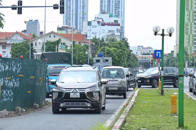 Đường Vũ Trọng Khánh- Hà Đông bị các lô cốt của dự án nhà máy nước thải Yên Xá án ngữ nhiều năm nay Đường Vũ Trọng Khánh- Hà Đông bị các lô cốt của dự án nhà máy nước thải Yên Xá án ngữ nhiều năm nay