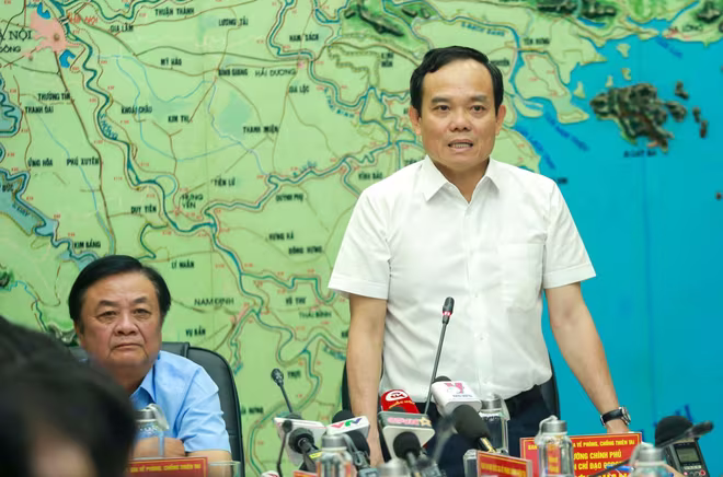 Phó Thủ tướng Trần Lưu Quang chủ trì họp với các Bộ, ngành, địa phương chỉ đạo ứng phó bão số 1 vào sáng nay, 17/7 Phó Thủ tướng Trần Lưu Quang chủ trì họp với các Bộ, ngành, địa phương chỉ đạo ứng phó bão số 1 vào sáng nay, 17/7