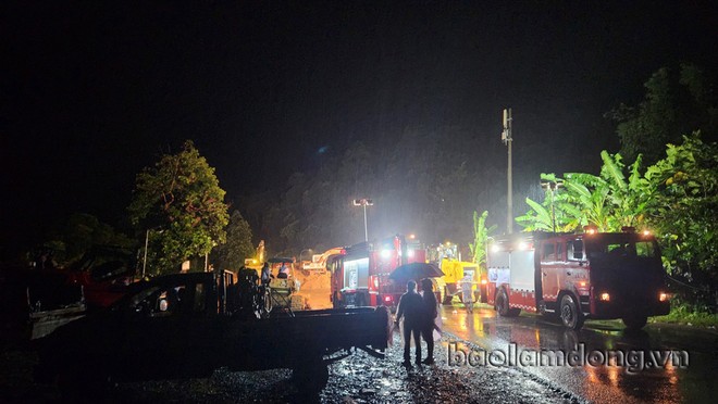 Đêm 30/7, lực lượng chức năng đã tìm thấy thi thể của 3 chiến sỹ CSGT và 1 người dân bị vùi lấp do sạt lở đèo Bảo Lộc