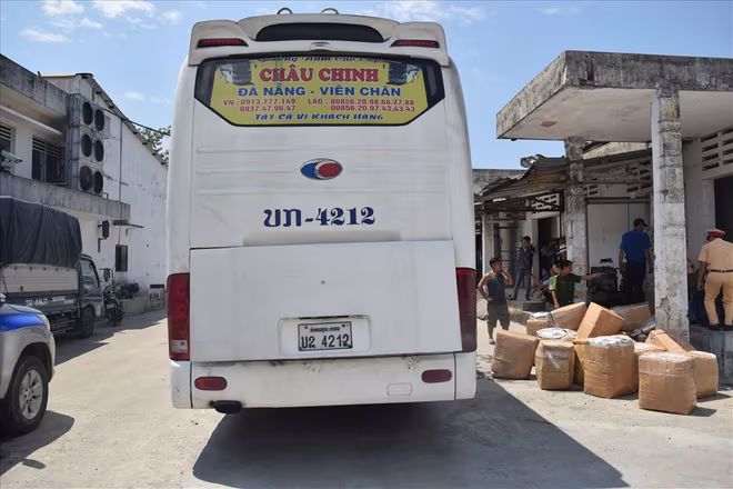 Quy định về xe khách liên vận Việt- Lào sẽ được sửa đổi, phân cấp về địa phương cấp phép và rút ngắn thời gian Quy định về xe khách liên vận Việt- Lào sẽ được sửa đổi, phân cấp về địa phương cấp phép và rút ngắn thời gian