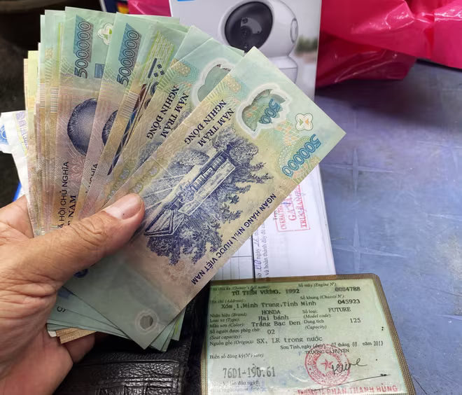 Số tài sản và giấy tờ tùy thân nam hành khách bỏ quên trên tàu Thống Nhất Số tài sản và giấy tờ tùy thân nam hành khách bỏ quên trên tàu Thống Nhất